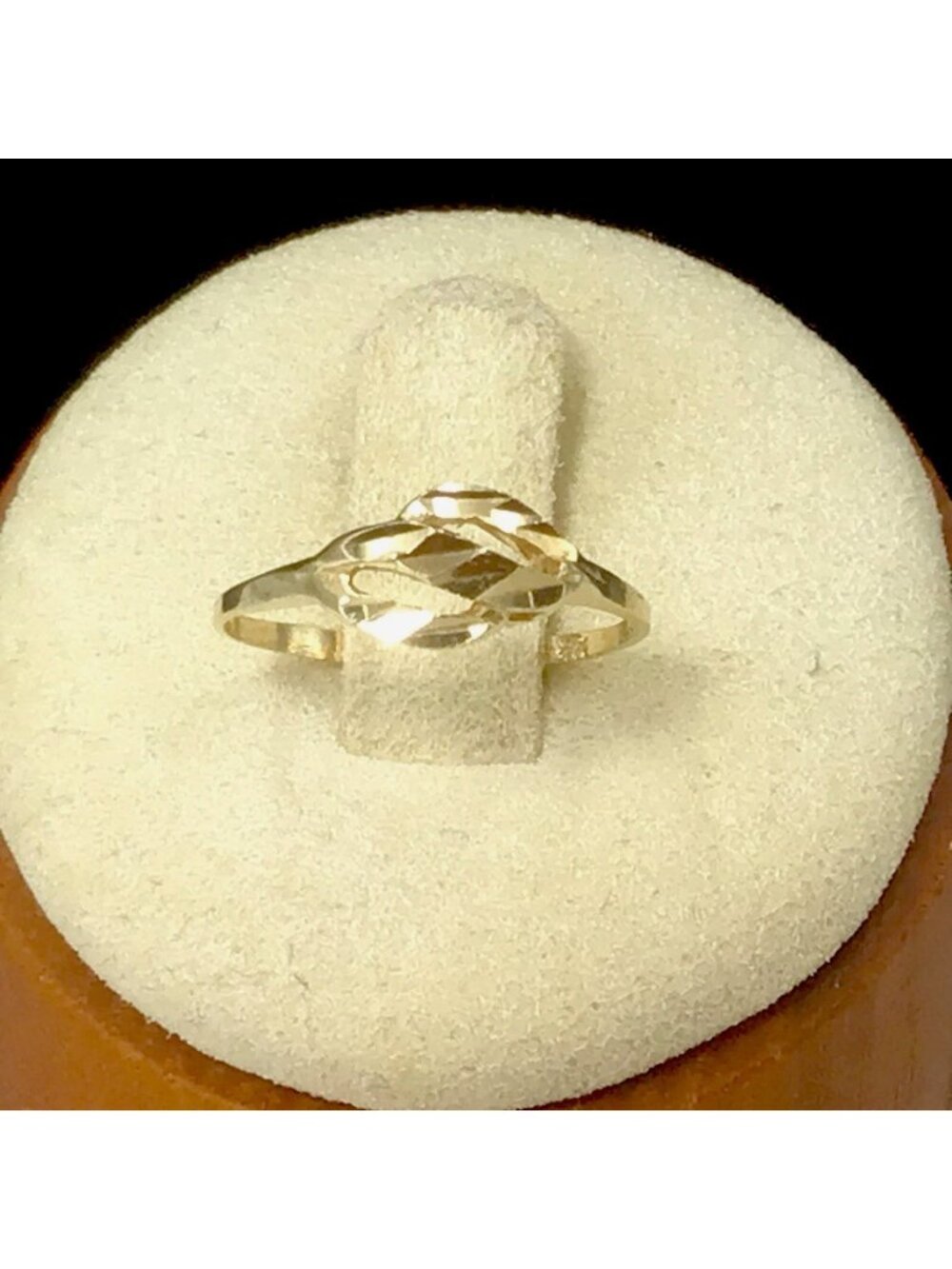 14K Yellow Gold Diamond-cut Ring 0.9 Grams Size 4.75
